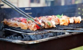 Россиянам напомнили о штрафе до 20 тыс руб за приготовление шашлыка на даче