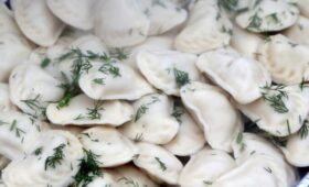 В России утвердили государственный стандарт на вареники и творожные запеканки