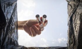 Юрист Георгиева: выброс просроченных таблеток вместе с мусором грозит штрафом до 3 тыс руб
