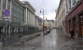 Исторические скульптуры здания на Большой Дмитровке хотят восстановить