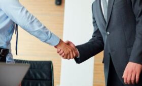 Врач Кондрахин: через рукопожатие можно заразиться туберкулезом