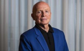 Американский инвестор Марк Мобиус скончался на 90-м году жизни