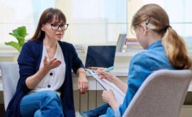 В Госдуме предложили увеличить количество школьных психологов