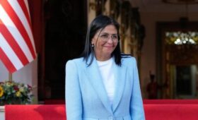 США сняли санкции с уполномоченного президента Венесуэлы Родригес