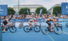 Российских юниоров-триатлонистов допустили к соревнованиям с флагом и гимном