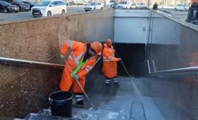 Свыше 700 подземных и надземных пешеходных переходов промоют в Москве после зимы