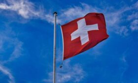Швейцария ввела санкции против 9 российских военных