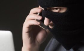 Omroep Gelderland: аферисты позвонили ведущему шоу о мошенниках в Нидерландах