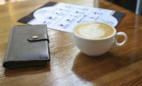 Эксперт по этикету Богачева: чаевые можно не оставлять в часто посещаемых заведениях