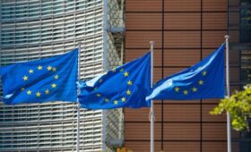 Послы ЕС утвердили 90 млрд евро для Киева и 20-й пакет санкций против РФ