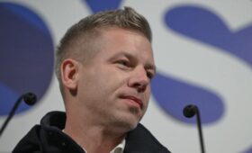 Мадьяр заявил, что не будет звонить Путину первым