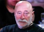 В ГД призвали покинувшего РФ писателя Остера отказаться от российских наград
