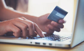 В Минпромторге напомнили маркетплейсам о соблюдении авторских прав