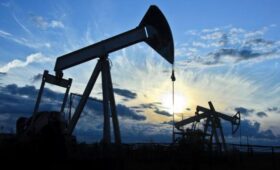 В США заявили о просьбе более 10 стран продлить лицензию на покупку нефти РФ