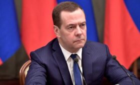 Медведев прокомментировал закрытие Ормузского пролива