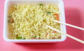 Роскачество проверит лапшу быстрого приготовления, спортивное питание и БАДы