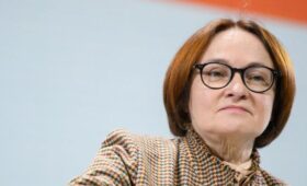 Набиуллина заявила, что ЦБ не принимает решения по ключевой ставке «автоматически»