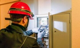 Около 200 тысяч электросчетчиков заменят в столичных домах до конца 2026 года