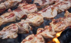 ФАС призвала ретейлеров не повышать цены на мясную продукцию в майские праздники