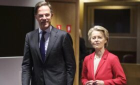 FT: Франция не стала приглашать Рютте и фон дер Ляйен на саммит по Ормузскому проливу