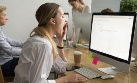 Юрист Южалин: постоянные опоздания на работу могут привести к увольнению