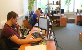 Транспорт и строительство в Москве показали самый высокий рост зарплат за три года