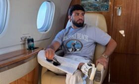 Российского бойца UFC Царукяна сняли с рейса в США
