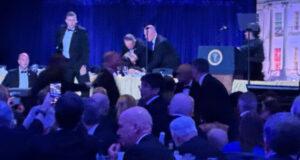 Трампа срочно эвакуировали с мероприятия из-за выстрелов