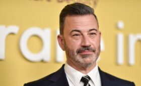 Комик Джимми Киммел извинился за шутку о вдовстве Меланьи Трамп