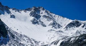 Четверых туристов накрыло лавиной в горах Бурятии