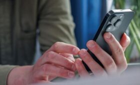 Юрист Лютницкая: оповещения реестра воинского учета на «Госуслугах» не являются повесткой