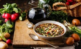 В РФ разработали проект ГОСТа для борща, оливье, окрошки и другой русской кухни