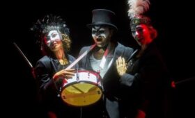 «Мосбилет» составил подборку спектаклей, номинированных на «Золотую маску»