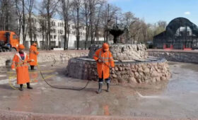 Фонтан в Репинском сквере подготовили к новому сезону