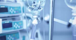 Состояние хирурга после нападения с ножом в Дагестане остается стабильно тяжелым