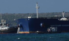 США не намерены продлевать исключения из санкций против нефти РФ и Ирана