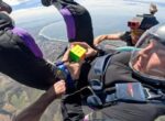 Немецкий блогер установил рекорд по сборке кубика Рубика во время прыжка с парашютом