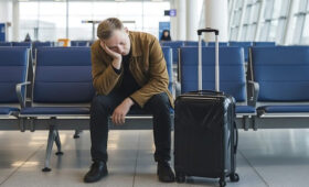 Юрист Русяев: россиян могут не выпустить за границу с долгом свыше 10 тысяч рублей