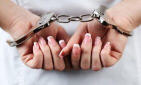 Более 400 граждан России находятся под арестом во Франции