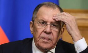 Лавров заявил, что Зеленский получает удовольствие от возрождения нацизма