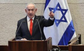 Нетаньяху поручил кабмину начать переговоры с Ливаном о мире