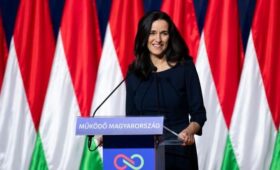 Петер Мадьяр предложил на пост главы МИД Венгрии Аниту Орбан