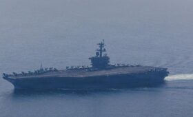 ВВС: атомный авианосец США засекли в 200 км от побережья Ирана