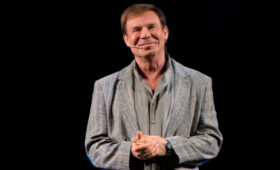 Режиссер Брюн не подтвердил информацию о госпитализации актера Шифрина