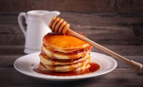 В Роскачестве назвали способы отличить настоящий мед от фальсификата