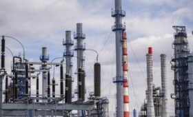 Кабмин РФ распространил запрет на экспорт бензина на производителей нефтепродуктов