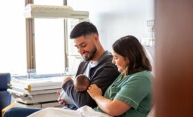 52% россиян поддержали идею проведения ДНК-теста на отцовство в роддоме