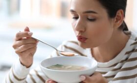 Диетолог Соломатина заявила, что обед должен длиться 40–50 минут