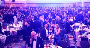 Гости на мероприятии с Трампом забирали бутылки с алкоголем во время стрельбы