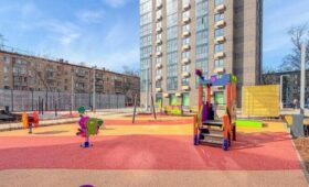 Работы по ремонту дворов начались в Москве